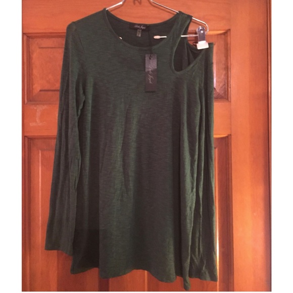 Green, long sleeve top with a cut-out shoulder - Picture 1 of 1